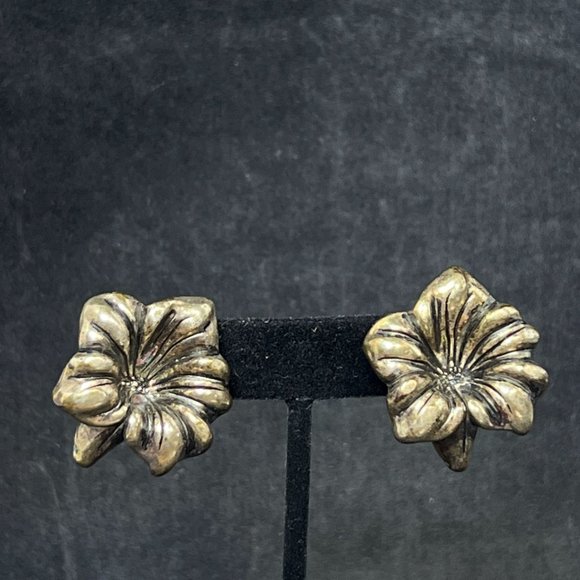 Chunky Pink Beads And Silver Tone Flowers Necklace & Pierced Earrings Set (4275) - Picture 8 of 9